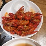 虾黄不是很OK。环境很好，每张桌子都配有一次性手套