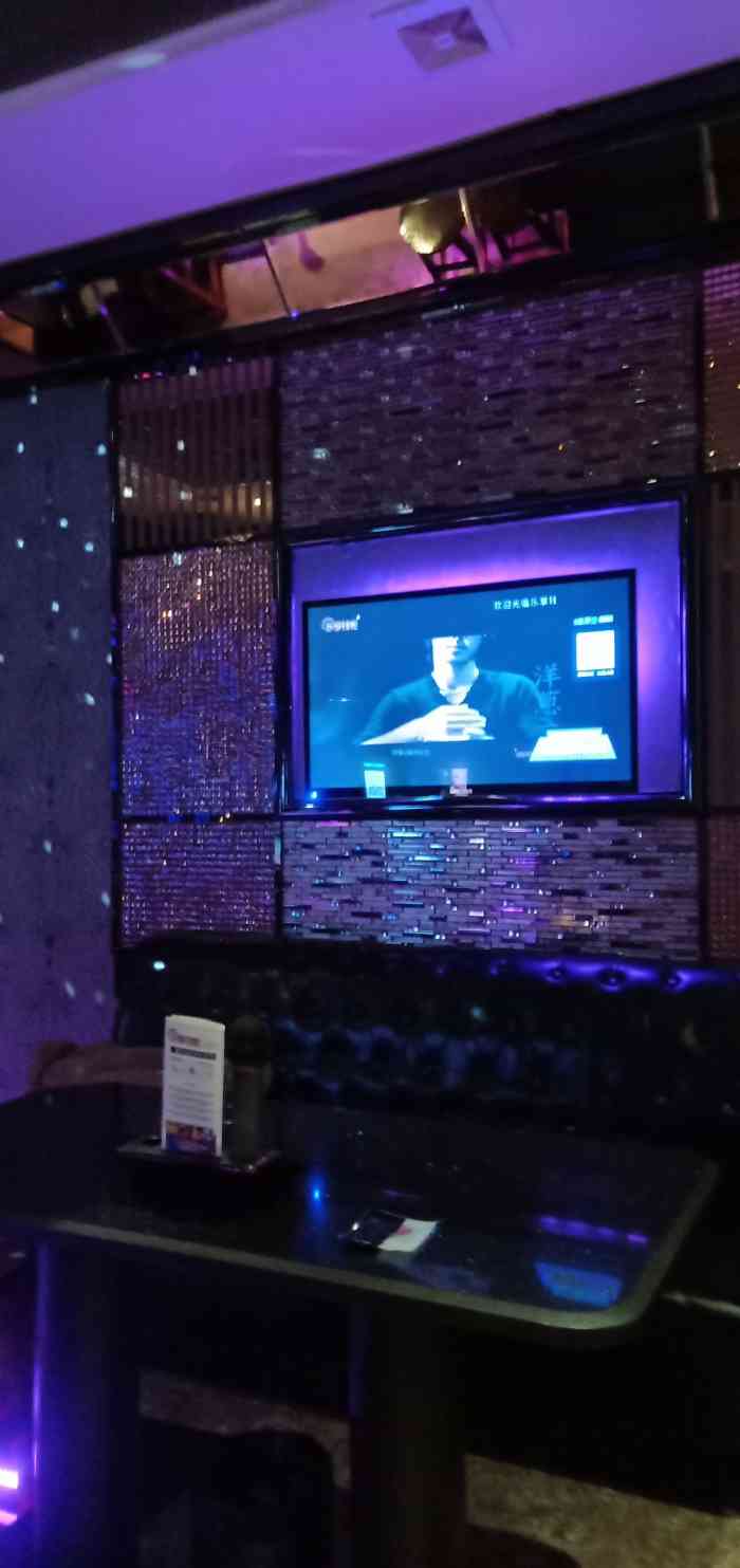 乐享钱柜03欢乐派对ktv(白堤路店)-"订的中包,可是感觉好小,不知是