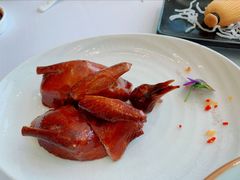 香烧玻璃皮乳鹅-北京厨房(西安SKP店)