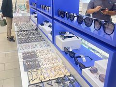 -美式眼镜·授权蔡司.依视路.尼康.豪雅.明月(南翔印象城店)