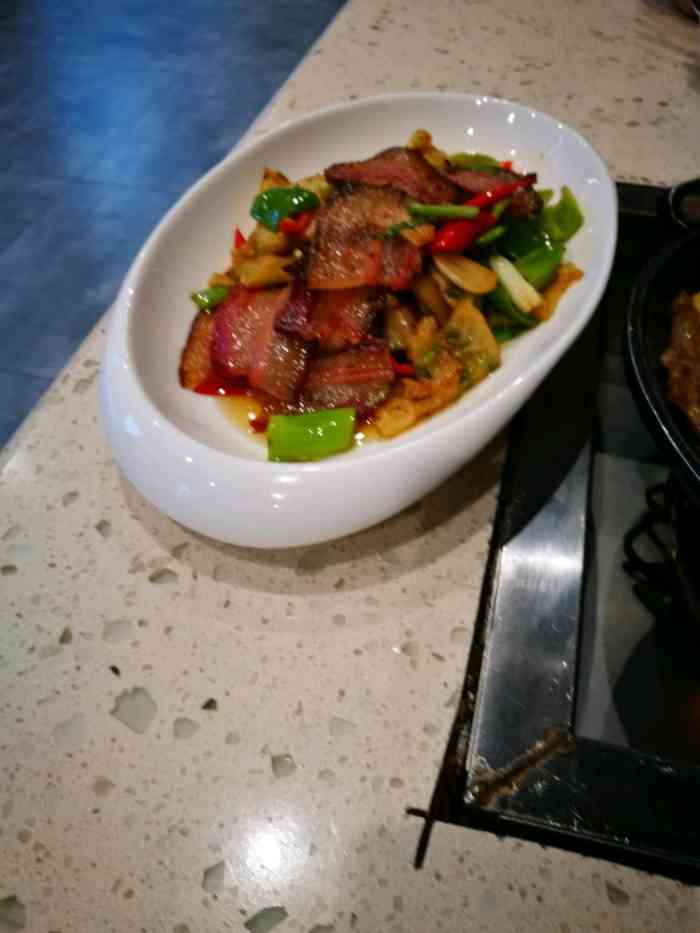 真真土家菜-"很不错,看着大众点评来的,很多四川重庆人.