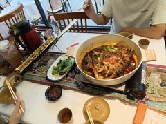 -刘姐啤酒鱼民族演艺餐厅(西街总店)