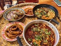 -爆炸头阿姨小四川正宗川味小吃(无任何分店)