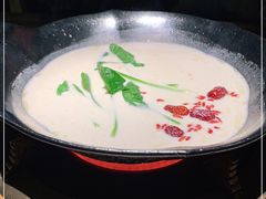 -湊湊火锅·茶憩(杭州湖滨银泰in77店)