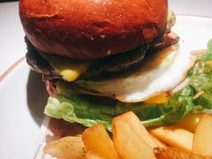 红丝绒芝士牛肉汉堡-阿妮叶李(光谷世界城店)
