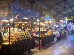 -席娜卡琳火车铁道夜市