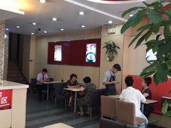 大堂-李先生牛肉面大王(营口大润发店)