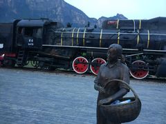 -百里峡七彩艺术小镇