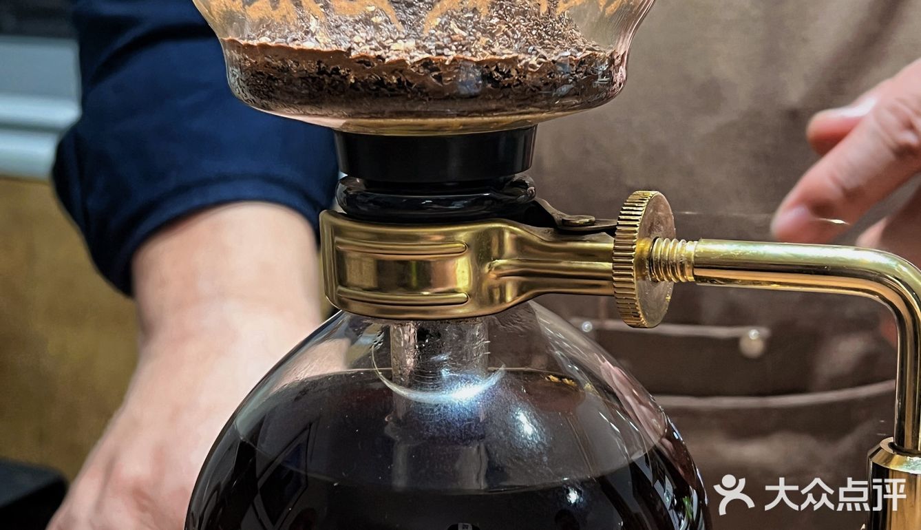 老城区居民楼老师傅咖啡店