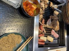 -臻牛烤肉