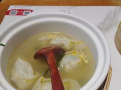 蟹粉菜肉大馄饨-馋三尺蟹粉小笼(人民广场店)