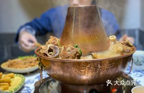 Yang Xie Zi and Beef Spine Yinyang Pot