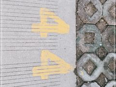 -迪卡侬运动专业超市-停车场