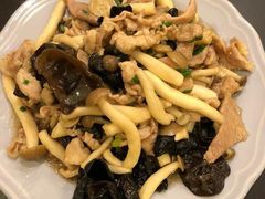 蘑菇炒肉-王虎成猪排骨非物质文化遗产传承馆
