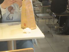 -麦当劳(汉口火车站候车室店)