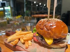 -三勾JJJ Burger&Coffee(梅溪湖店)