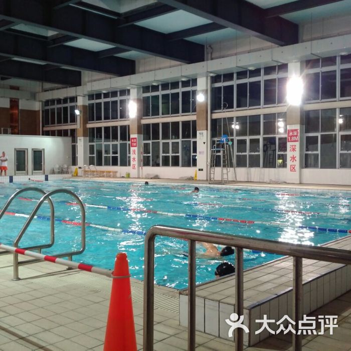 沈坚强游泳俱乐部