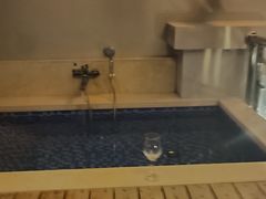 -皇马海口湾海景酒店(万绿园秀英港店)