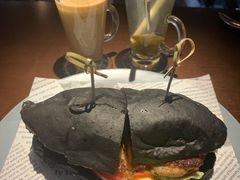 -卡普里披萨·牛扒·下午茶