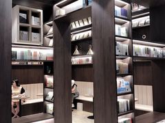 -钟书阁(群光广场店)