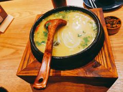 蒙自过桥米线-麦麦山云南菜(复地活力城店)