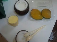 -志龙皇冠吃货椰子铺