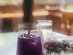 紫菠萝蝶豆花白茶气泡汁-The Rug Cafe(王府中环店)