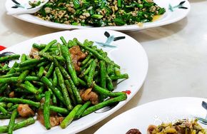 Salted Vegetable Stir-fried Intestine