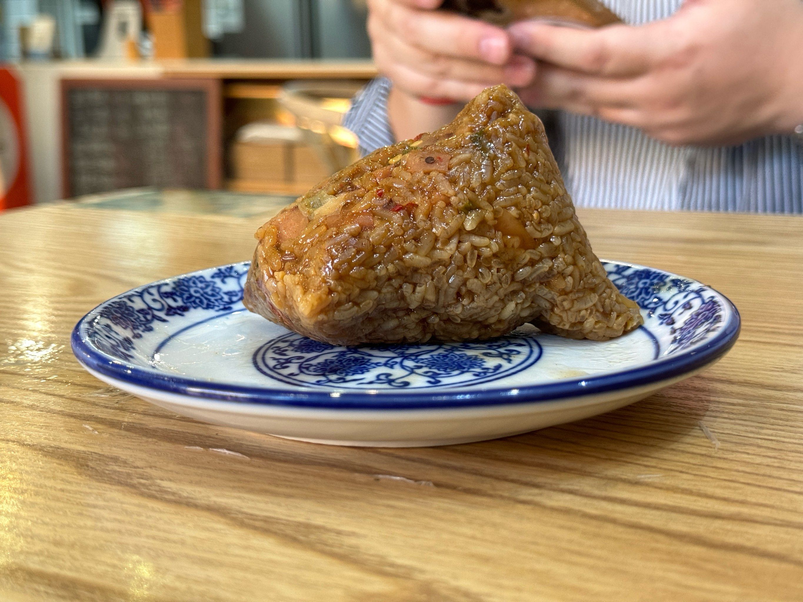 这枚芋头粽一击即中我 芋头粒粒 肥肉肉裹着糯米一口入魂[胜利]