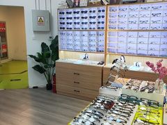-天空之镜眼镜店蔡司依视路配镜授权零售店(望京颐堤港店)