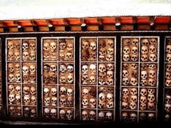 -比如骷髅墙景区