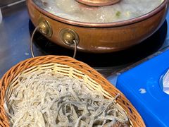 -洞庭洲·防空洞火锅·烧烤·铜锅涮肉(新百广场店)