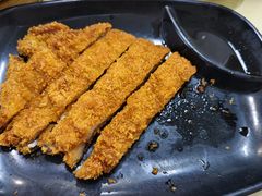 炸猪排和老街炸鸡串-莱莱小笼·乔艾