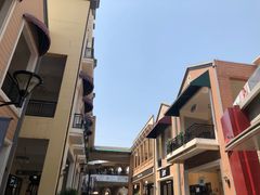 -王府井奥莱临潼小镇(临潼店)