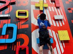 -爱蹦iBOON蹦床运动馆(江汉店)