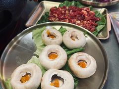 口蘑-围炉肉舍•炭烤活鳗•丹东海鲜烤肉(步行街店)