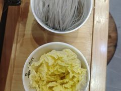 -鲁员外地锅鸡地锅鱼(龙湖江东天街店)