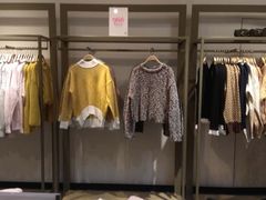 -URBAN REVIVO(济南领秀城贵和购物中心店)