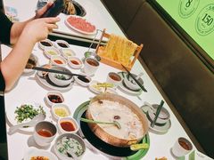 -洪氏嗨捞·广东猪肚鸡·椰子鸡火锅(西咸万象城店)
