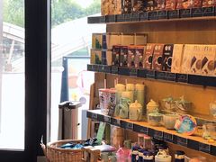 零售区-星巴克臻选(莘庄仲盛店)