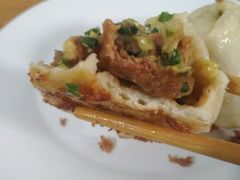 韭菜白菜肉炉包-老方子馅饼粥(台东店)
