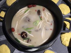 -三人行骨头王火锅(长寿店)