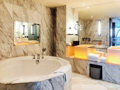 -上海滴水湖皇冠假日酒店