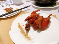招牌玻璃皮乳鸽-北京厨房(SKP店)