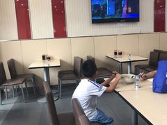 大堂-李先生牛肉面大王(营口大润发店)
