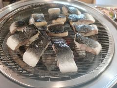 -围炉肉舍•炭烤活鳗•丹东海鲜烤肉(步行街店)