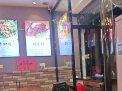-爆炸头阿姨小四川正宗川味小吃(无任何分店)