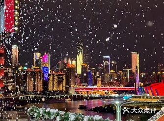 寂寥小雪闲中过，温酒瞰江烫火锅