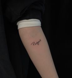 -木子·纹身店TATTOO穿孔·洗纹身