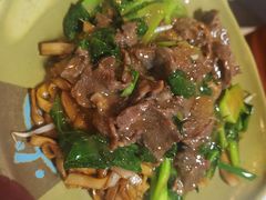 湿炒牛河-胡须佬鸡煲四季火锅(龙珠大道店)